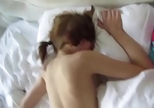 dutch Tiener amateurs filmen hun eerste neukpartij