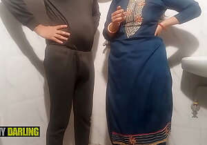 xxx Punjabi Bhabhi fucked by Bihari in the excrete at near smoke, Disparaging Hindi plus Punjabi Audio