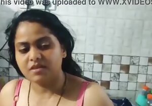 नौकरानी ने चुदाई करवाई अपने मालिक से किचन में