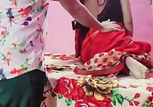 देवर जी अपने दोस्त को समझा लेना उसने मुझे जबरदस्ती से पकड़ लिया और मेरी चूत चोदने लगा। हिंदी ऑडियो।